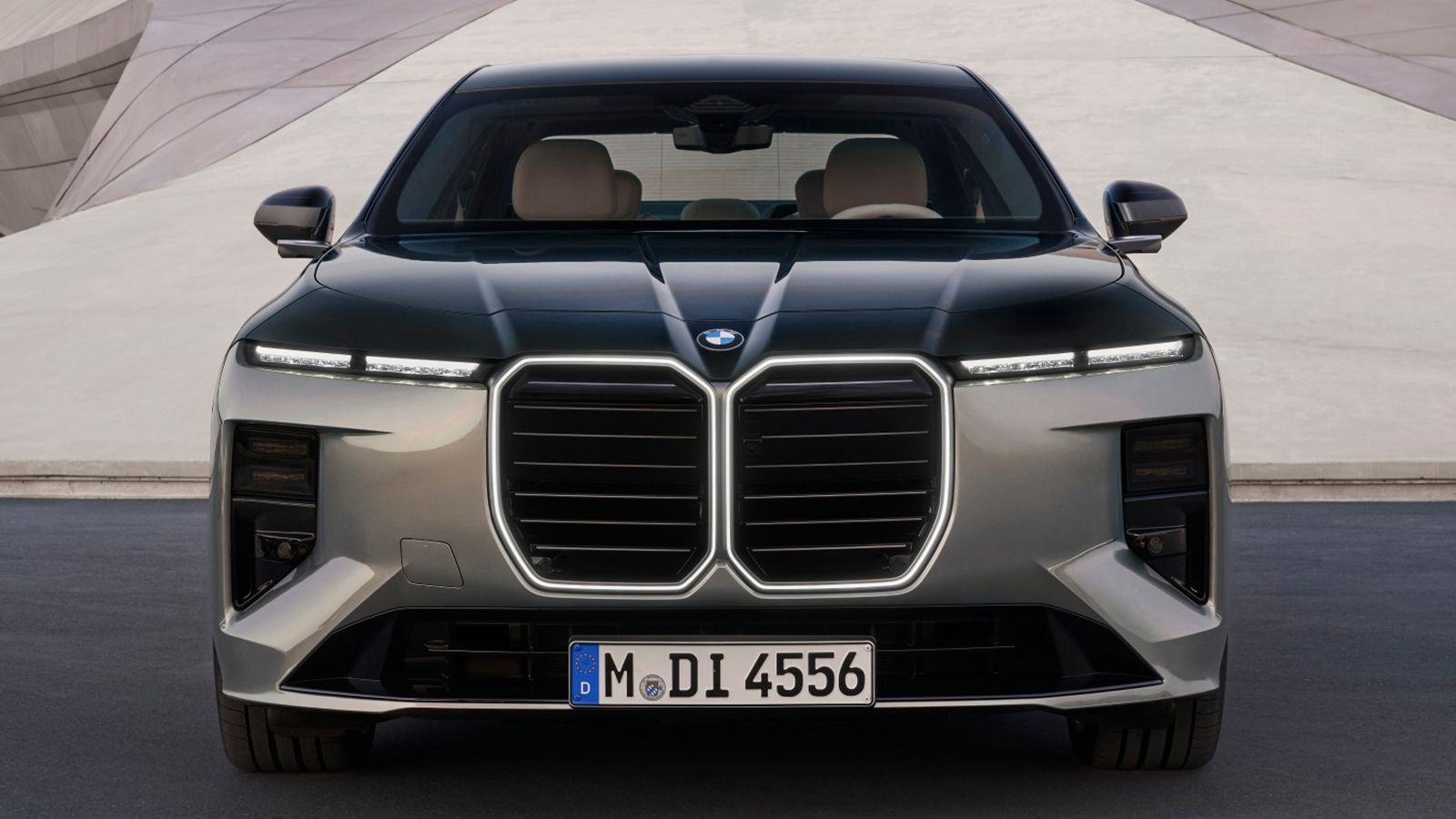 Πρεμιέρα για την ανανεωμένη BMW Σειρά 7